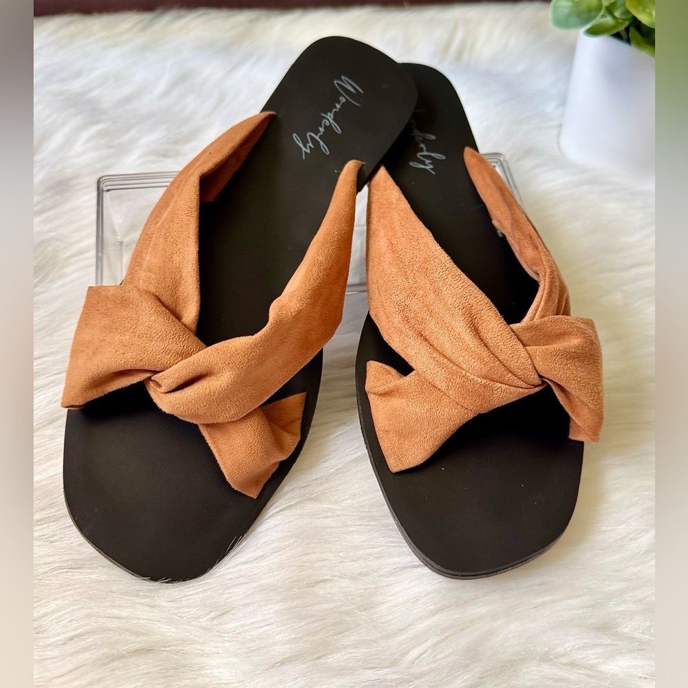 Wonderly Garland Brown Knot Slide Sandals Size 6M